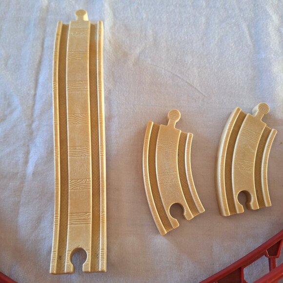 Thomas the Train Bridge 2004 Track Lot Red Suspension Plastic Learning Curve - Picture 3 of 8